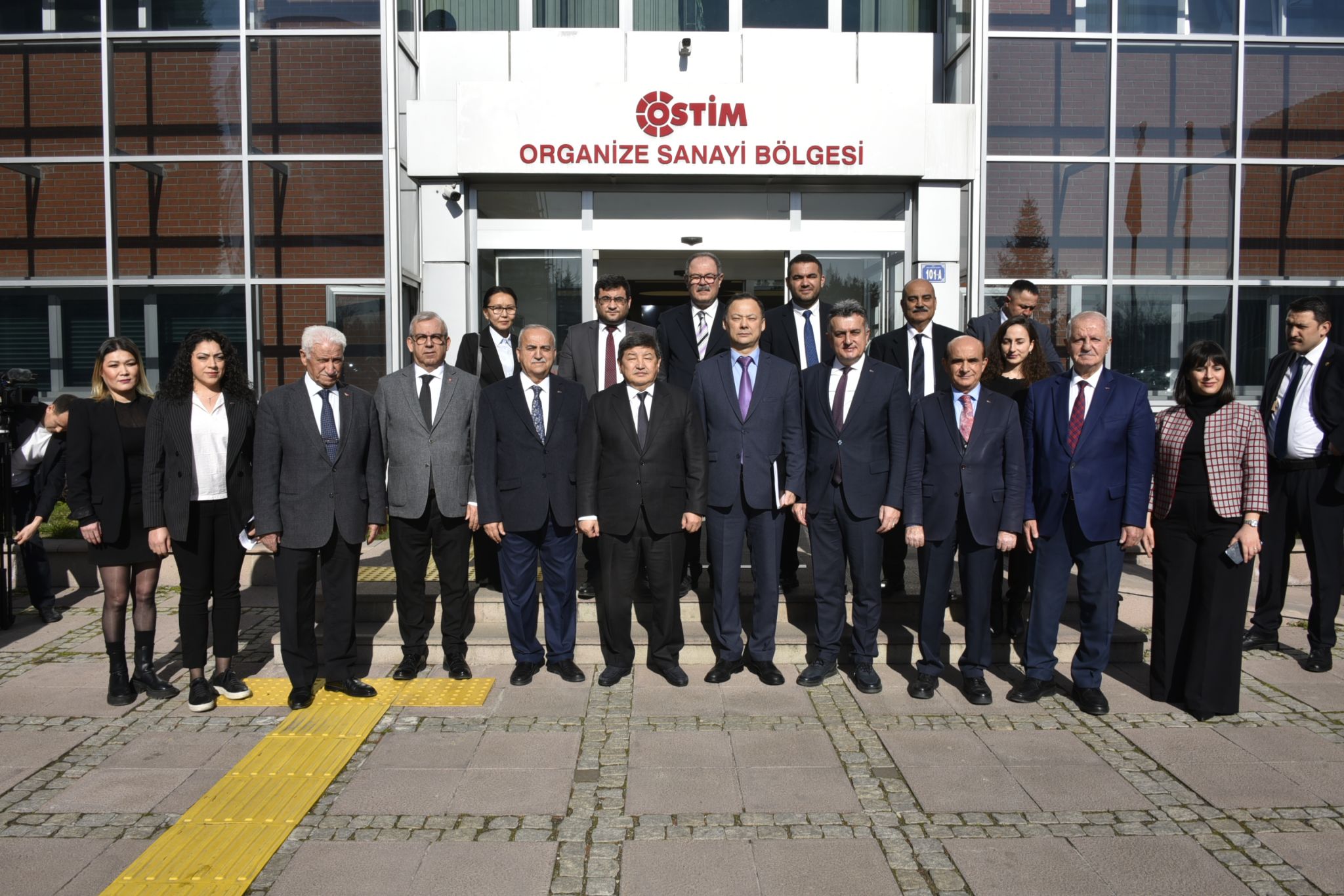 KIRGIZ CUMHURİYETİ BAKANLAR KURULU BAŞKANI OSTİMİ VE KÜMELERİ ZİYARET ETTİ.